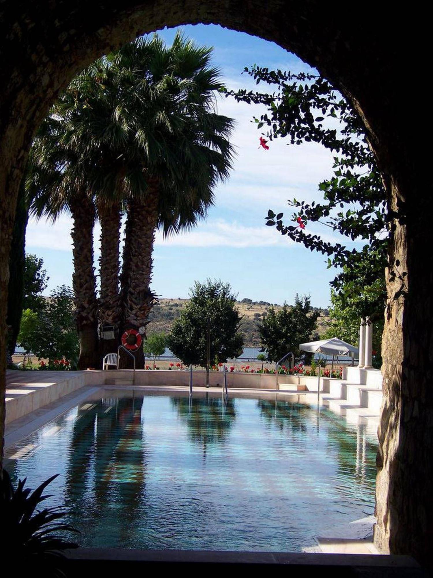 Hotel Varinia Serena - Balneario De Alange Bagian luar foto