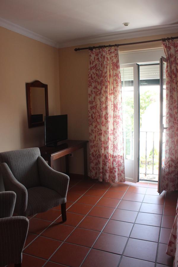 Hotel Varinia Serena - Balneario De Alange Bagian luar foto